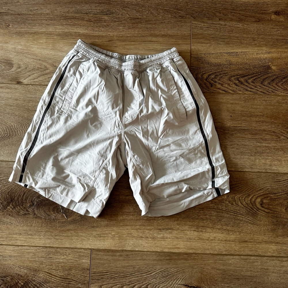 Men’s Lululemon lined shorts